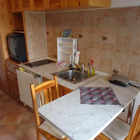 Anna Neni Vendeghaza * Poroszló