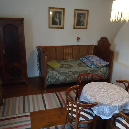 Anna Neni Vendeghaza * Poroszló